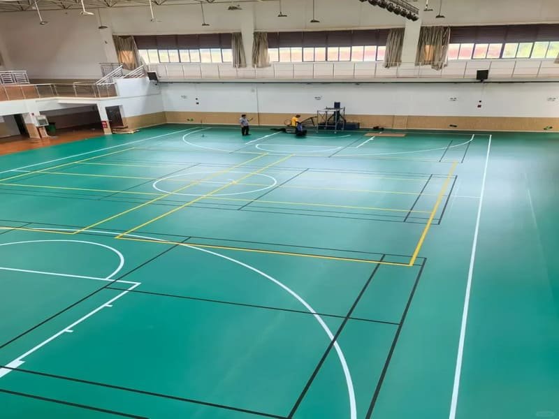 cleaning pvc sports flooring with automatic scrubber